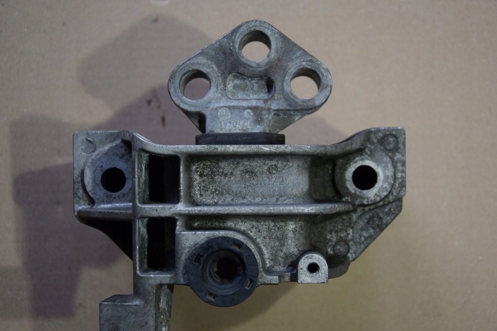 фото №1, Audi a3 8p 2.0d подушка двигателя az80177356