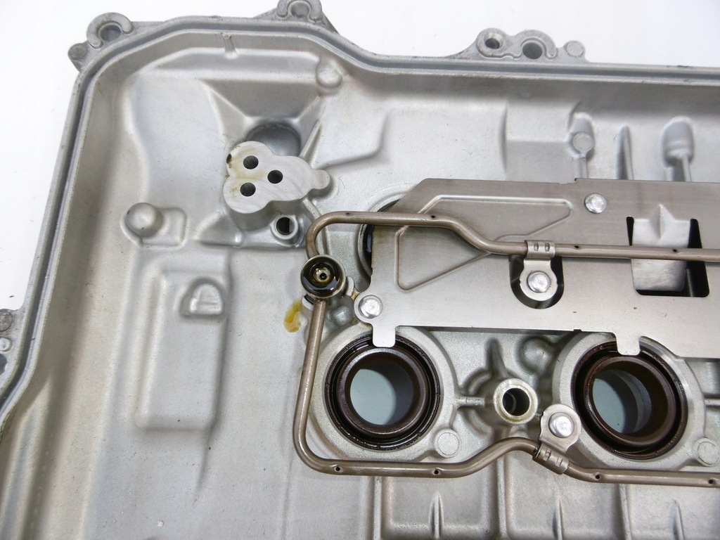 фото №7, Крышка клапанов toyota prius auris 1.8 гибрид