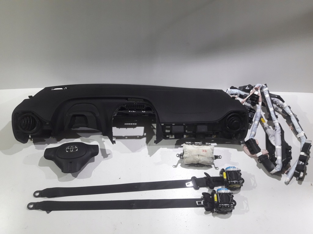 фото №1, Toyota aygo приборная панель консоль подушка безопасности подушки безопасности ремни