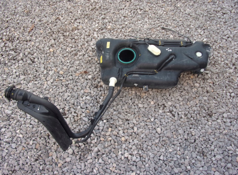 фото №1, Bak бак топлива заливная горловина peugeot 301 1.6 vti