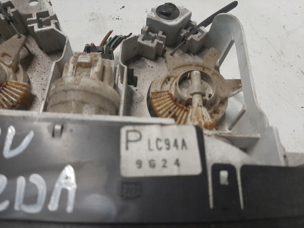 фото №4, Панель обдув кондиционера mazda оригинальный номер lc94a