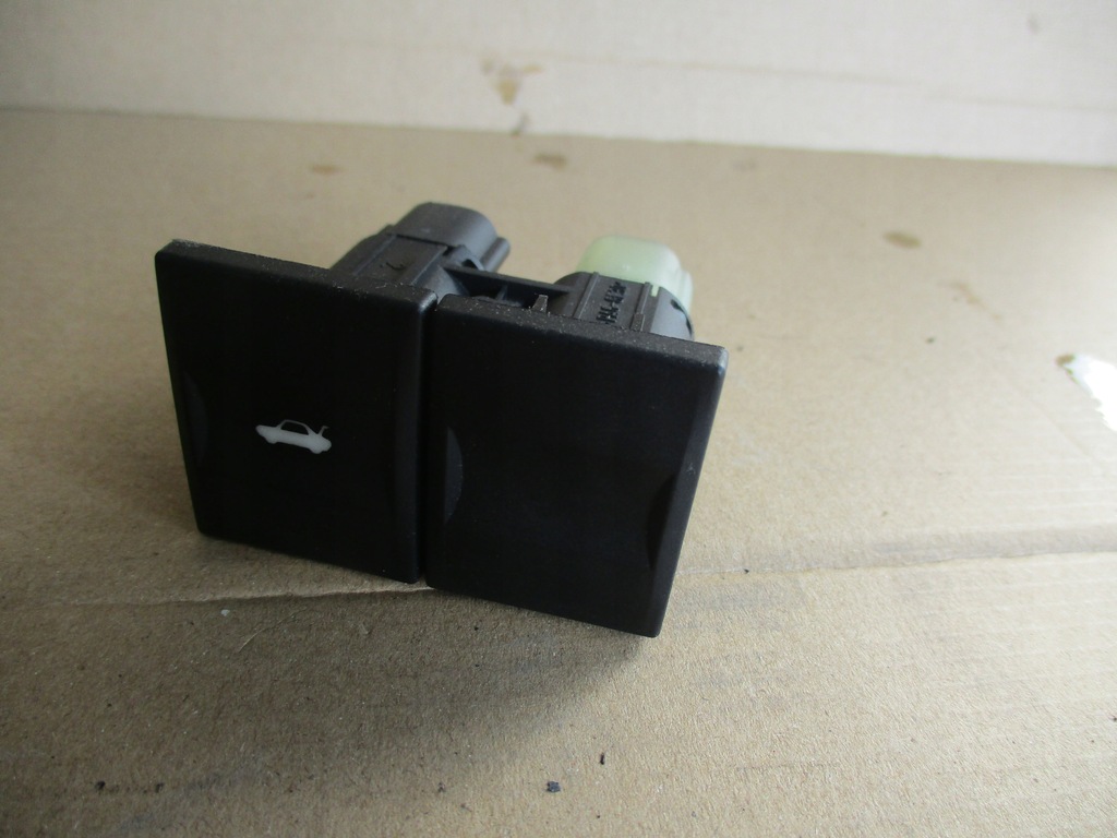 фото №1, Ford mondeo mk3 вимикач відкривання кришки багажника