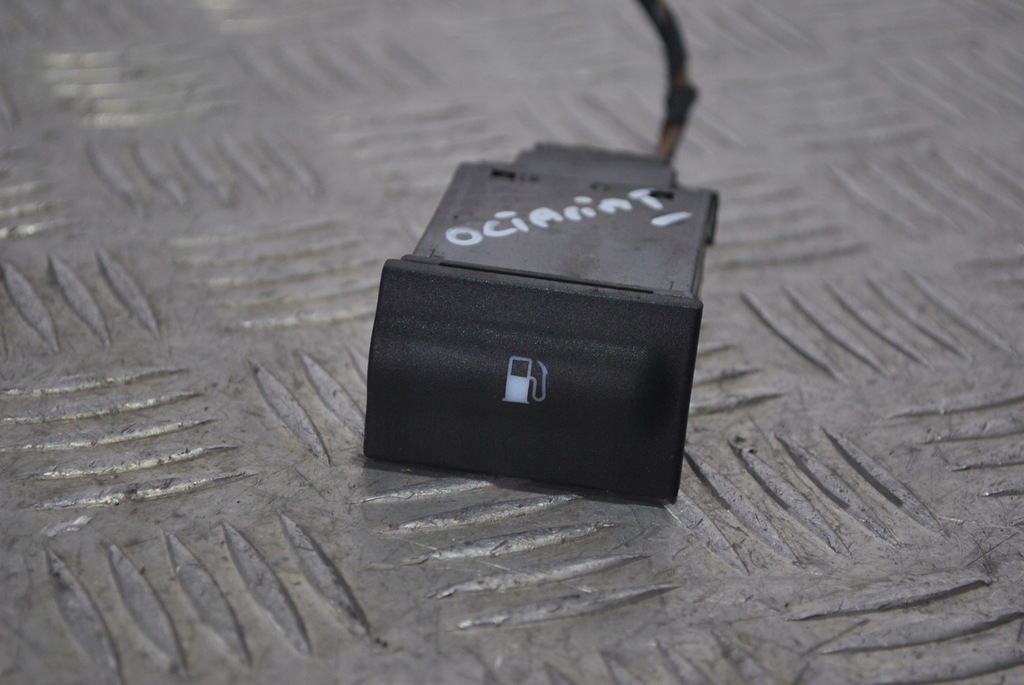 фото №1, Переключатель крышка топлива skoda octavia i lift