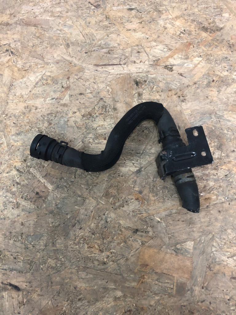 Купить A4 b8 a5 труба пабтрубок  шланг воды 8k0819371a