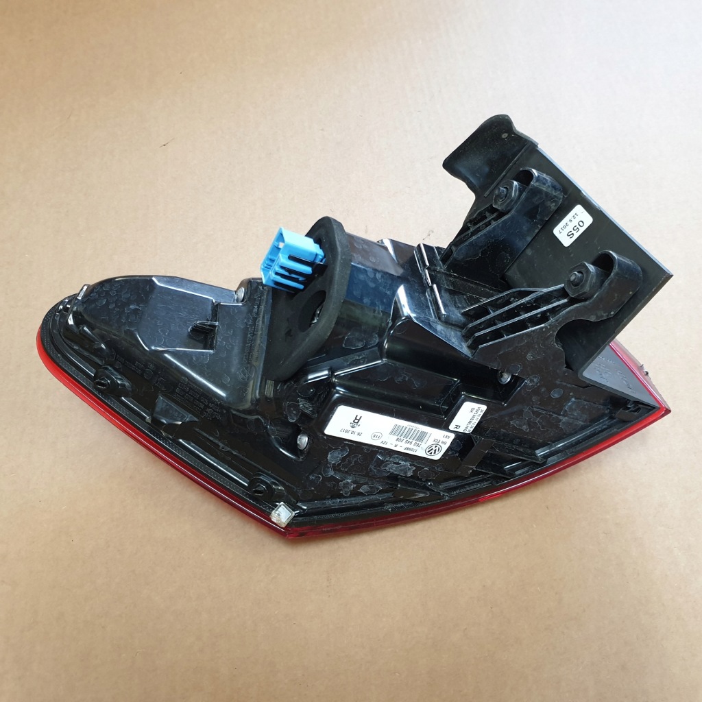 фото №2, Vw touareg iii лампа задняя правый led