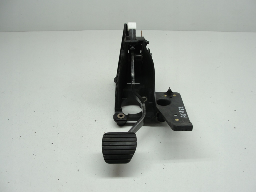 фото №1, Педаль гальма renault vel satis 02-09 8200003537