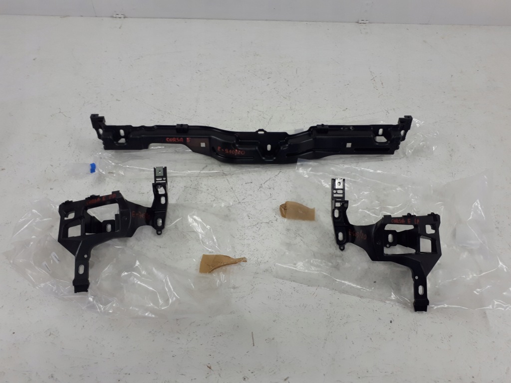 Купити Напрямна pod фара бампера перед opel corsa e