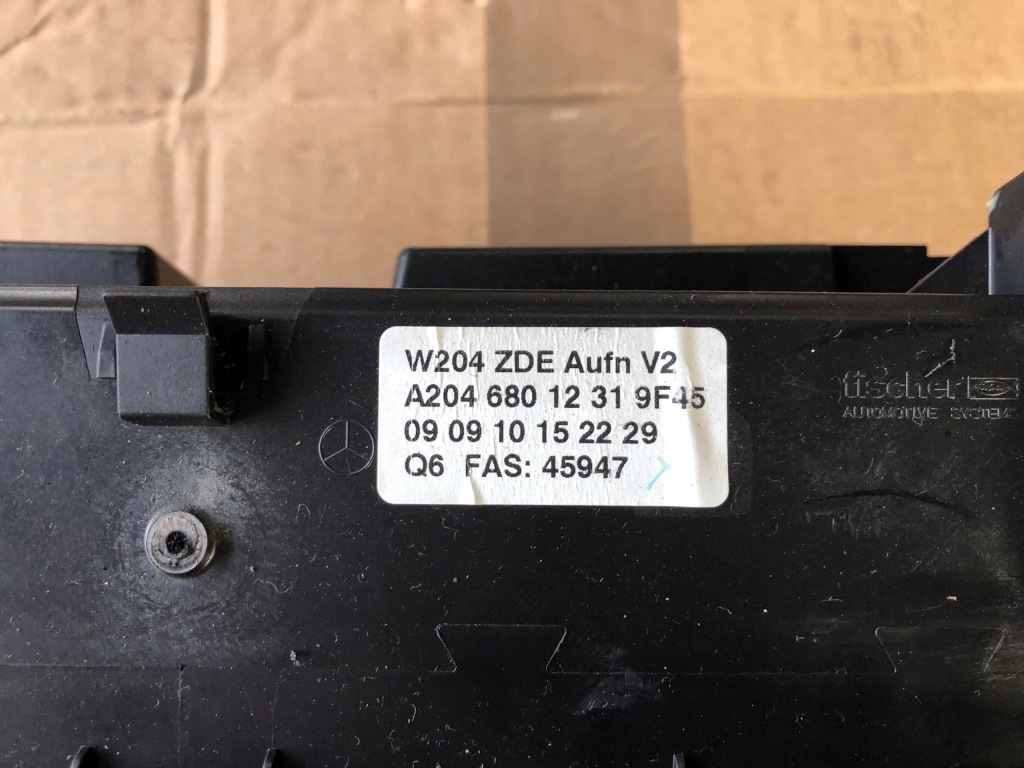 Mercedes w204 дисплей радио a2046801231 Цена