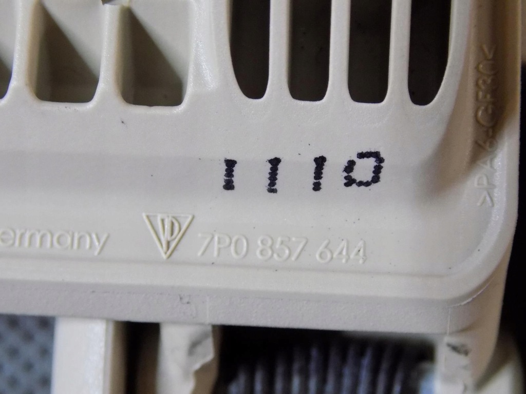 фото №3, Vw touareg 7p ручка потолочный 7p0857644