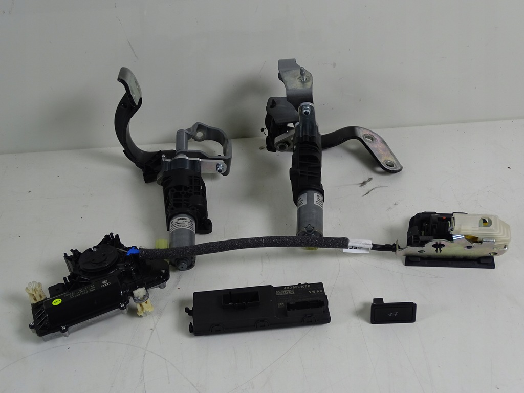 фото №1, Audi q7 4m доводчик крышки комплект 4m0827851a