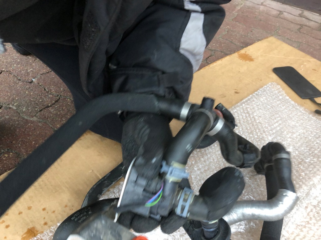 фото №4, Audi a8 d4 4.2 tdi насос wody шланги 4h0121012a