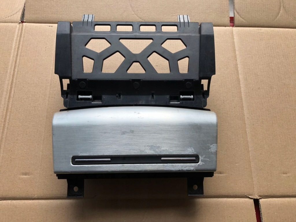 фото №1, Попільничка audi a3 s3 8p перед комплектна