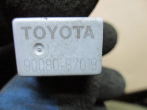 фото №8, Toyota avensis ii t25 03-08 реле реле 90080-87019