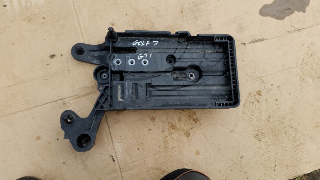 фото №1, Vw golf vii основание аккумулятор 5q0915321