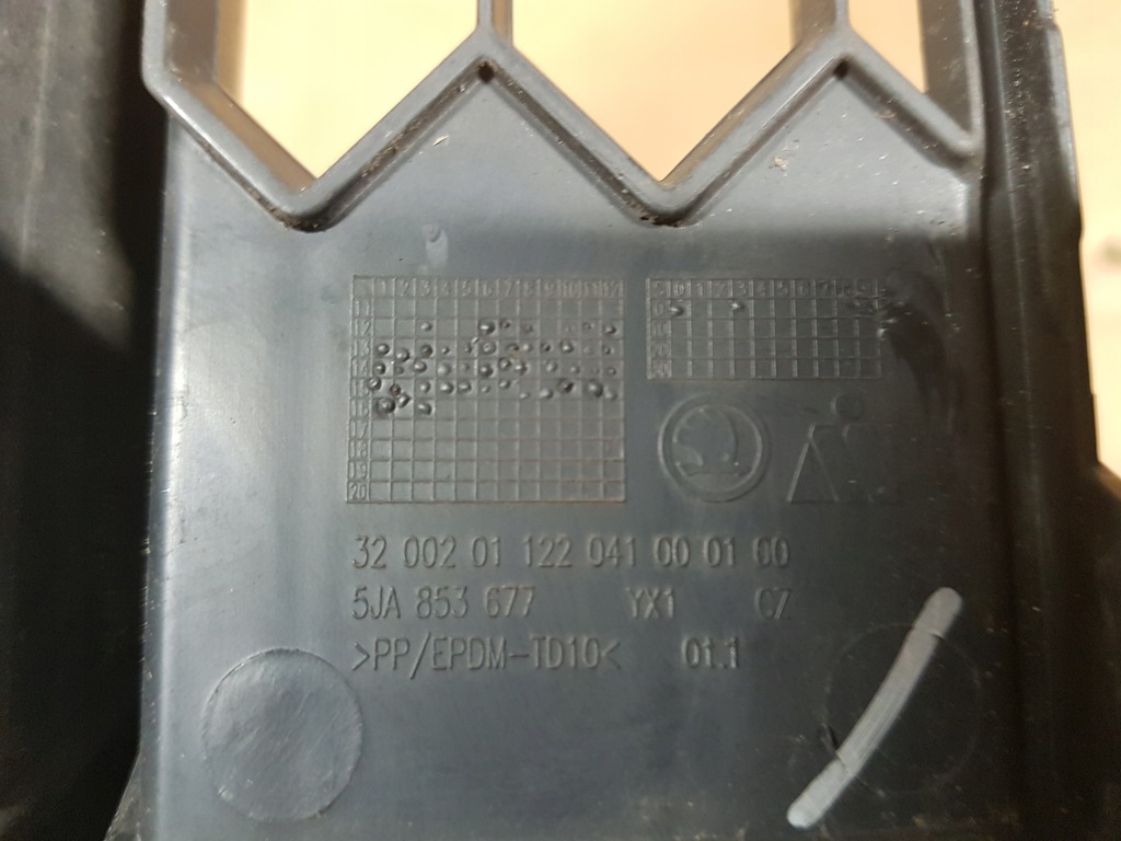 фото №3, Skoda rapid 5ja решётка средняя бампера