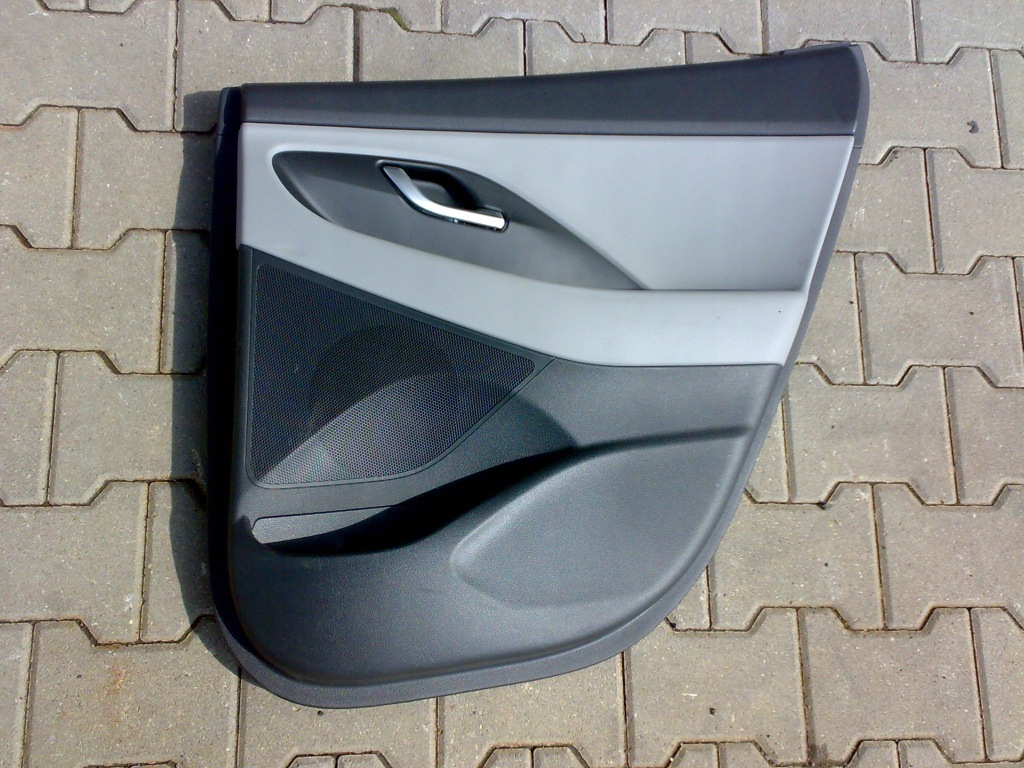 фото №1, Hyundai i30 iii fastback 2018 - оббивка обшивка двері t.p