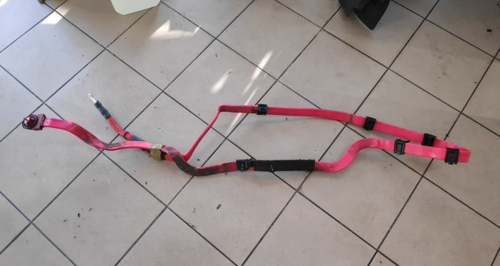 Шланг плюсовой аккумулятор sport l494 vogue l405 с Разборки