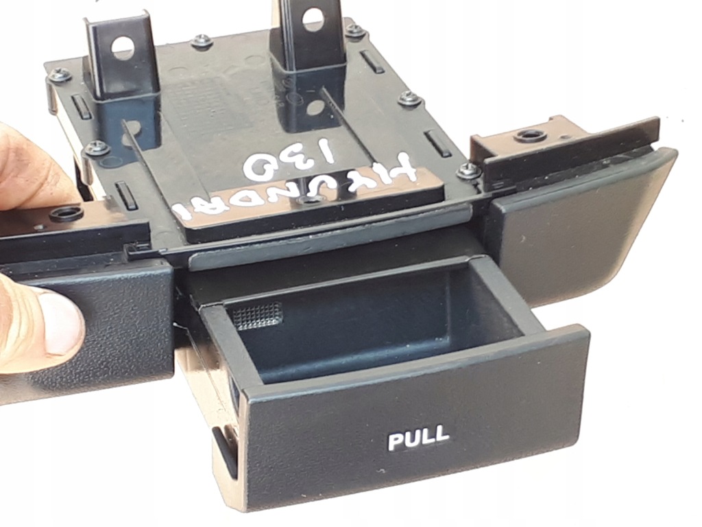 фото №1, Hyundai i30 07-12r ...пепельница комплектная