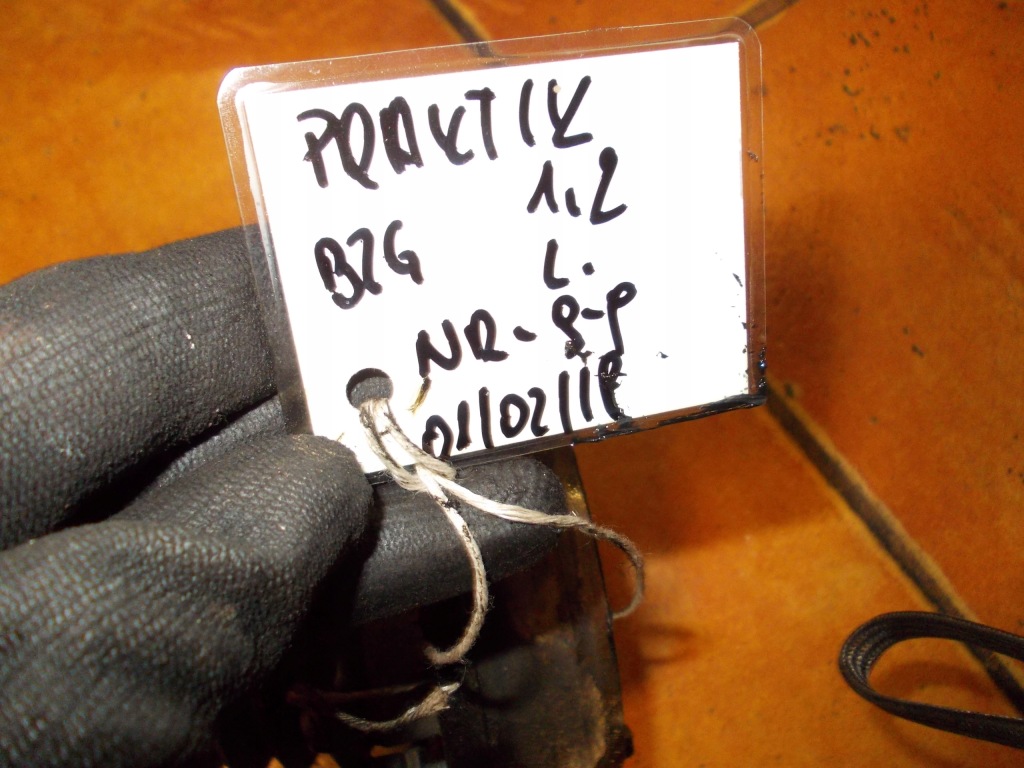 Приводной вал левая перед skoda praktik 1.2 bzg в Украине