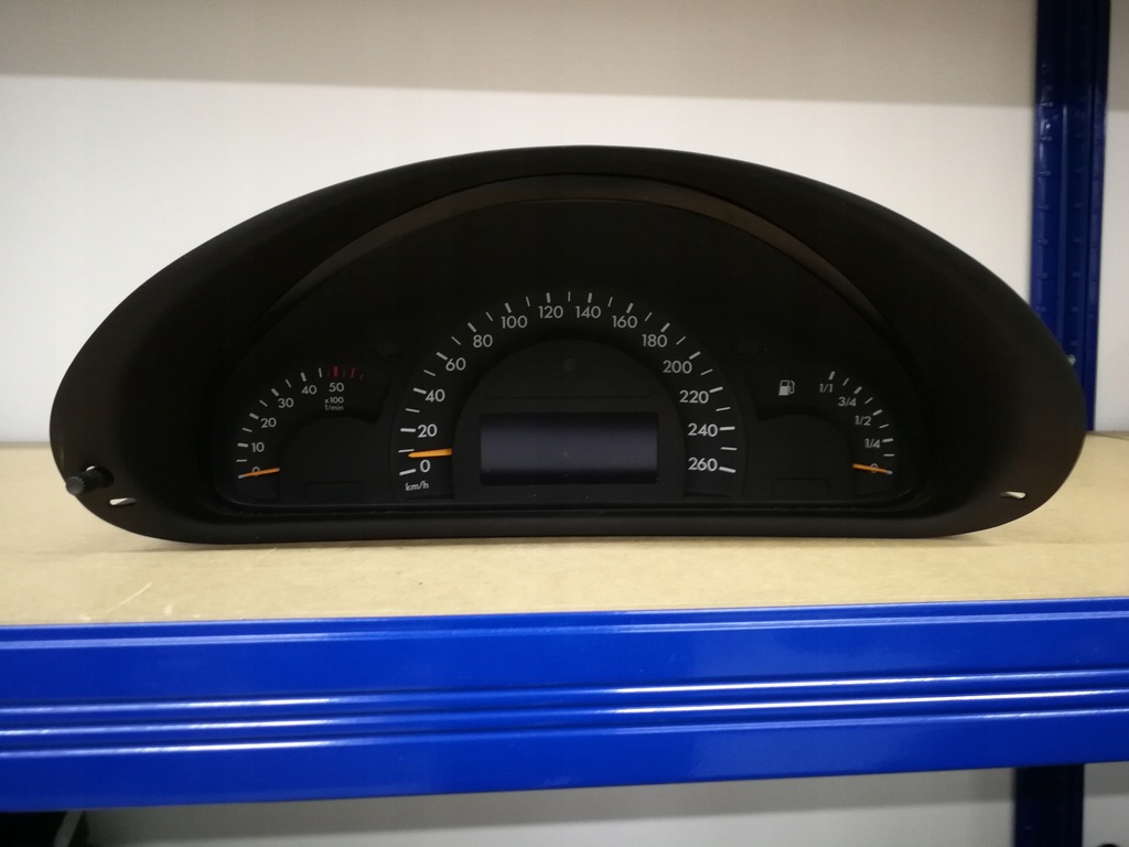 фото №1, Mercedes w203 счетчик приборы 2035401347