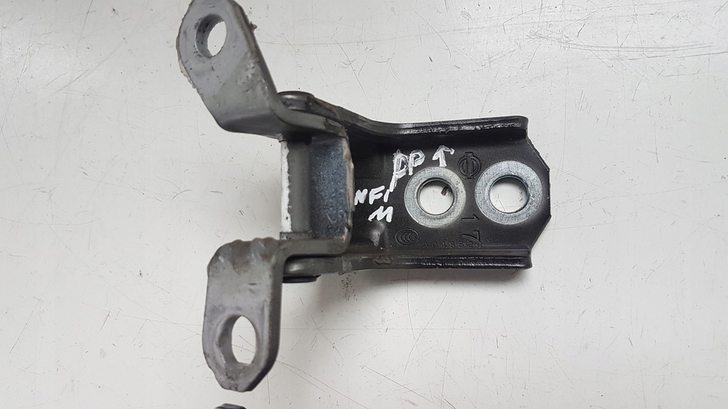 фото №1, Петля дверь правый перед infiniti q70 m30 m35 m37