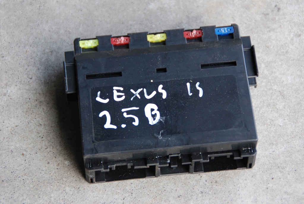 фото №1, Lexus is 220 коробка запобіжників 89211-53020