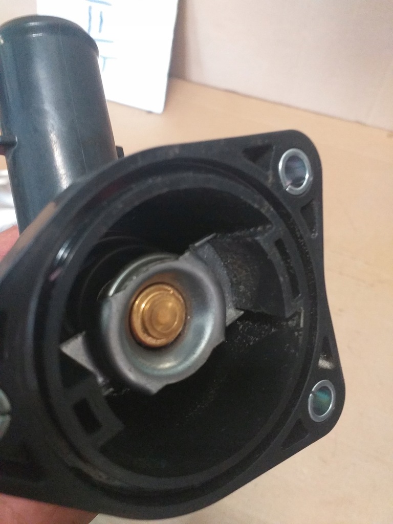 фото №4, Toyota auris ii 1,8 гибрид корпус термостата new