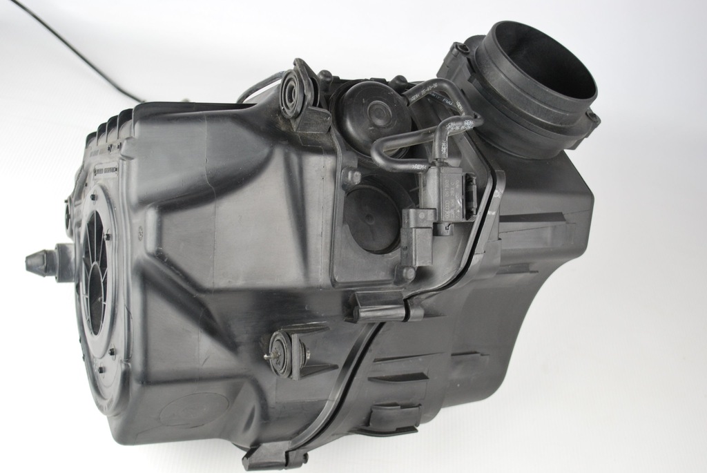 фото №4, Корпус фільтра повітря audi a8 d3 06e133836a