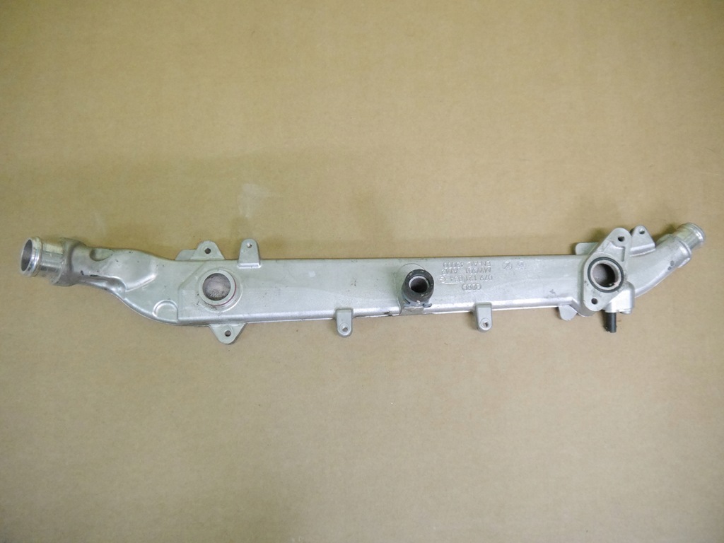 фото №1, Audi rs4 rs5 шланг труба wody 079121064g