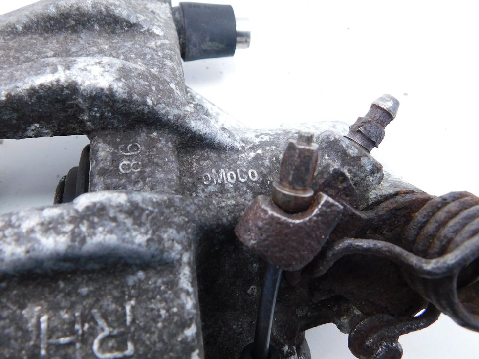 фото №8, Volvo s40 ii v50 1.6 d суппорт тормозной задний правый