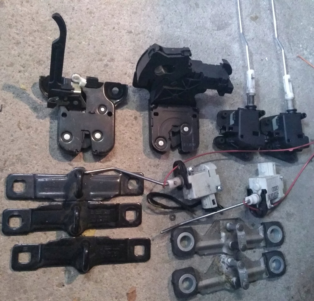 фото №1, Засувка задній кришки audi a3 8p 5d sportback