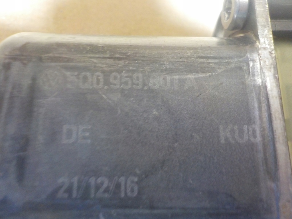 фото №4, Vw t-roc моторчик стекло правый перед 5q0959801a