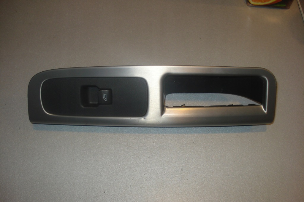 фото №1, Переключатель стекло volvo v50 правый перед