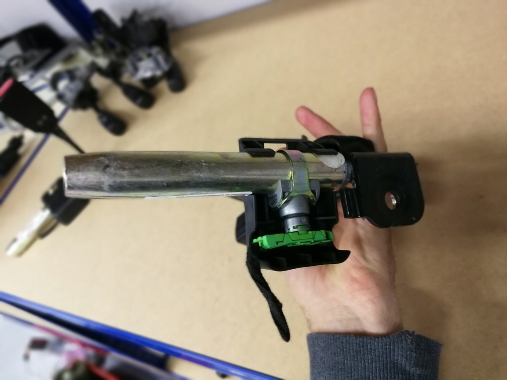 фото №7, Mercedes w203 заскочки поперечина патрон 2038602079