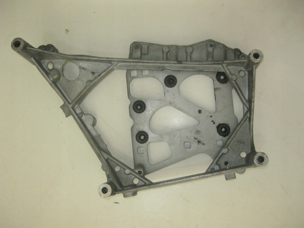 фото №1, Vw t6 transporter кронштейн подушка 04l145160c