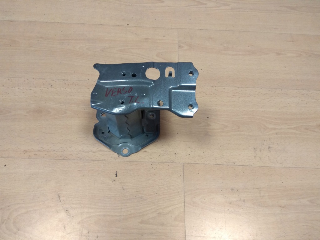 фото №1, Toyota verso 09-18 кронштейн балка левый задняя