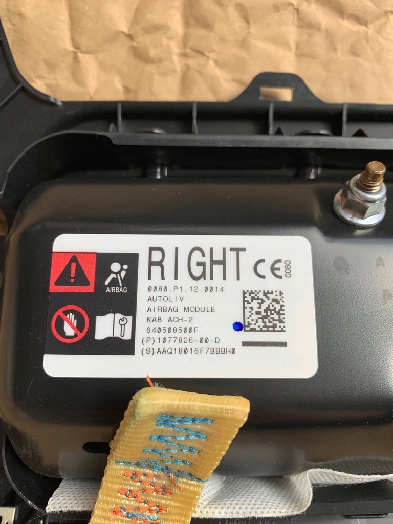 фото №5, Tesla 3 подушка коленная правая 1077826-00-d nowa