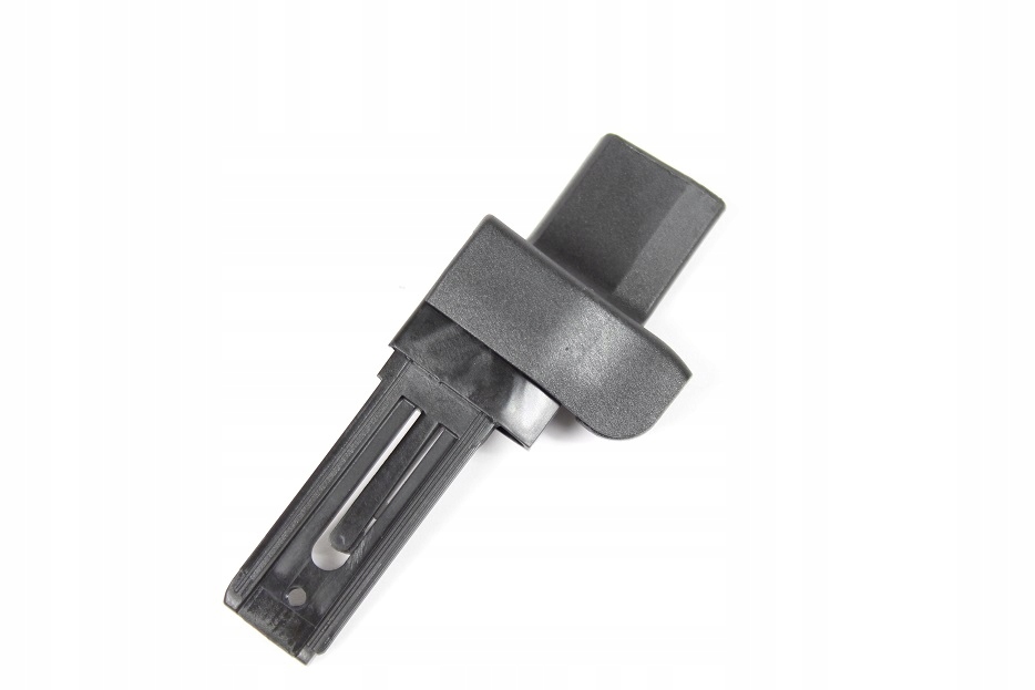 фото №1, Гачок шторка багажника vw passat b8 variant права