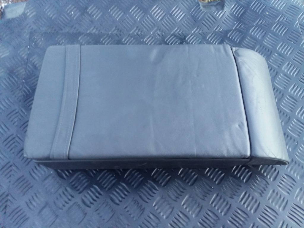 фото №1, Подлокотник 1k0885205n vw golf 5 кожа!!!