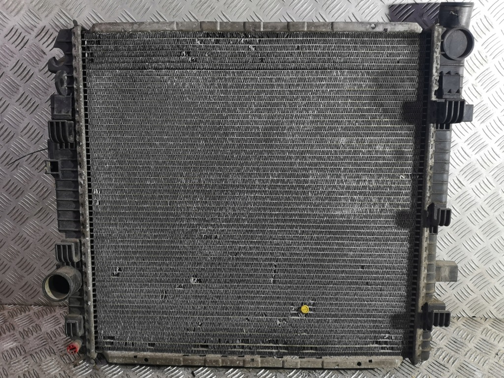 Купити Радіатор води mercedes vario a6685000102