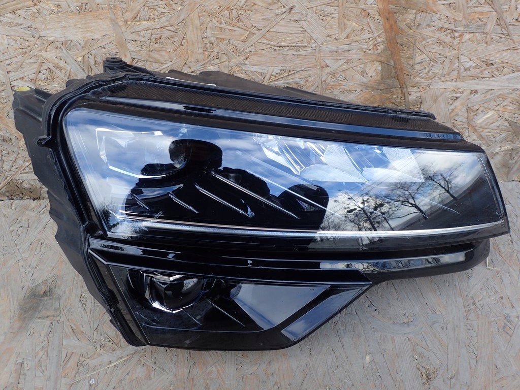 фото №1, Лампа правая правый full led skoda karoq 57b941016b