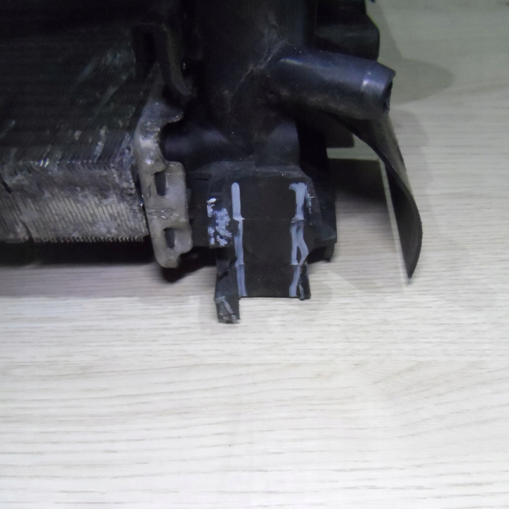 Радиатор воды пабтрубок  mercedes vito ii 639 2.2 cdi с Разборки