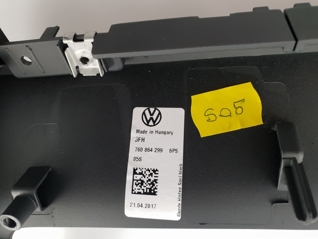 Vw touareg iii 18- рамка консоли 760864299 в Украине