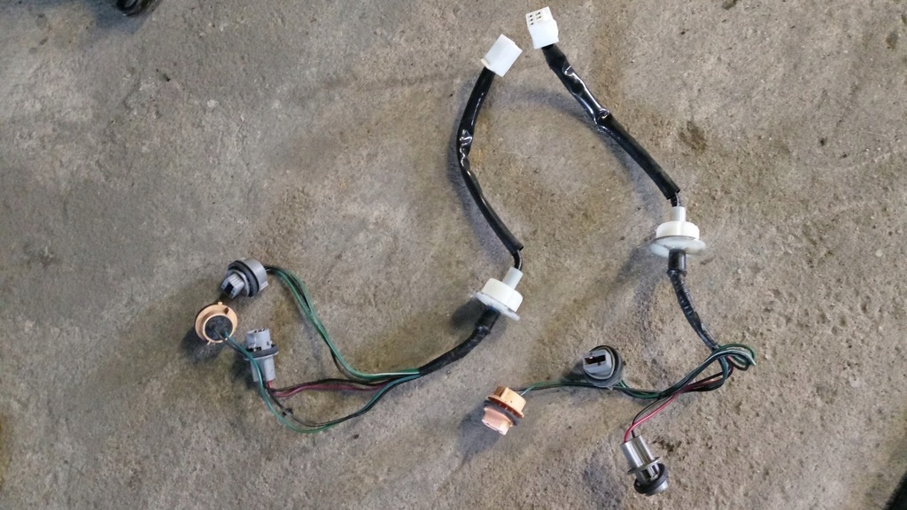 фото №1, Mazda 2 de 07-14 электропроводка лампы задняя