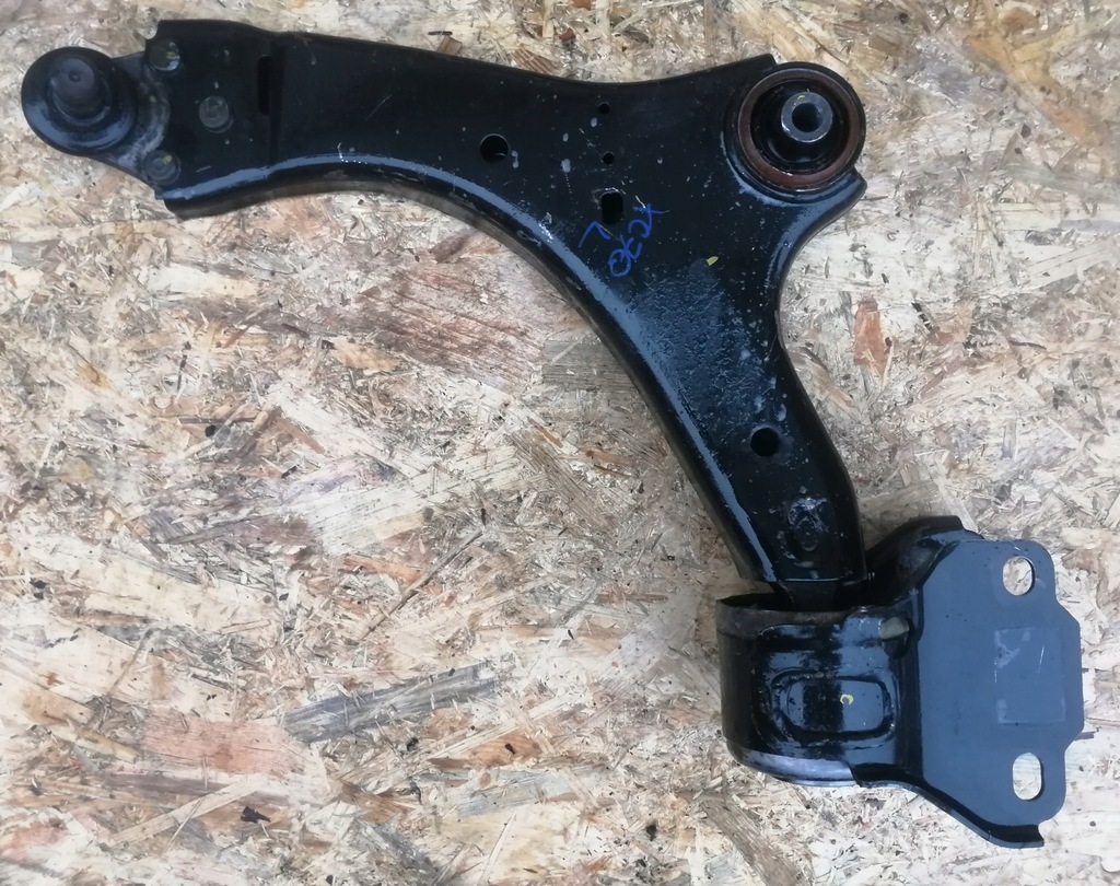 фото №1, Важіль лівий передній volvo xc70 ii xc 70 2011 rok