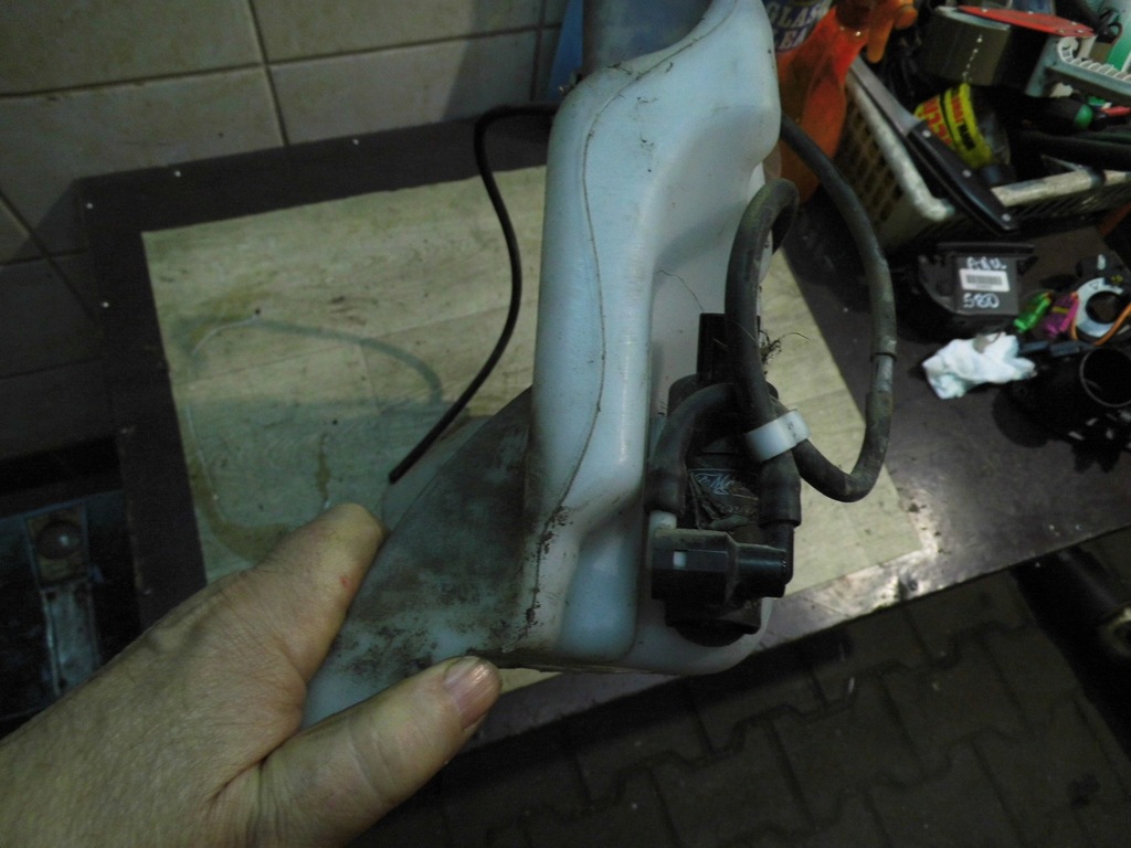 фото №6, Volvo s40 ii v50 2.0 d - бачок распылителя