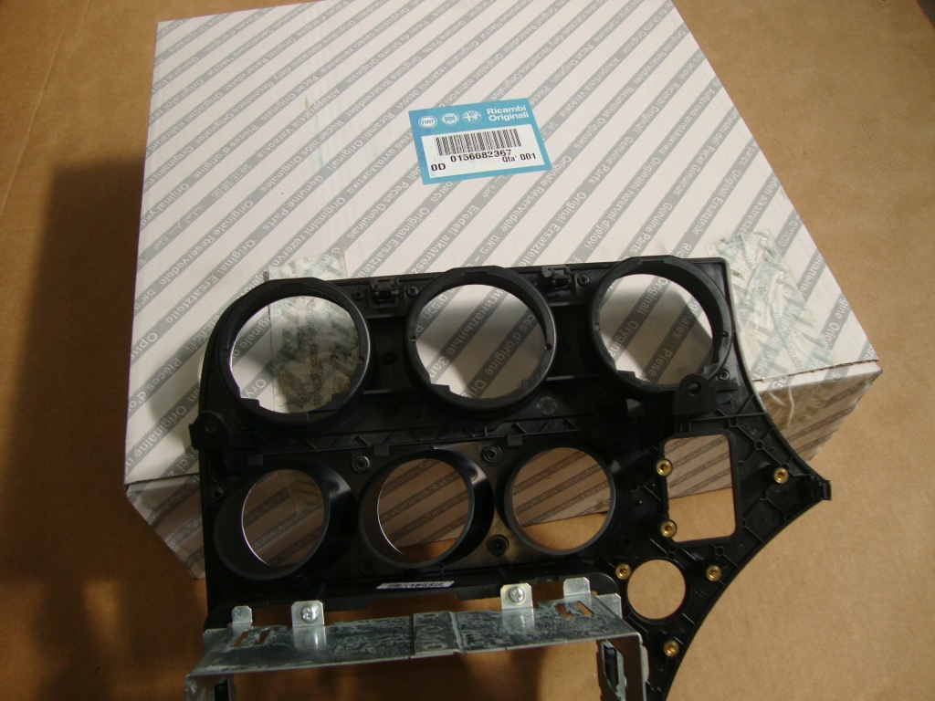 фото №4, Alfa romeo 159 dekor панель приладів pod navi prążki 367