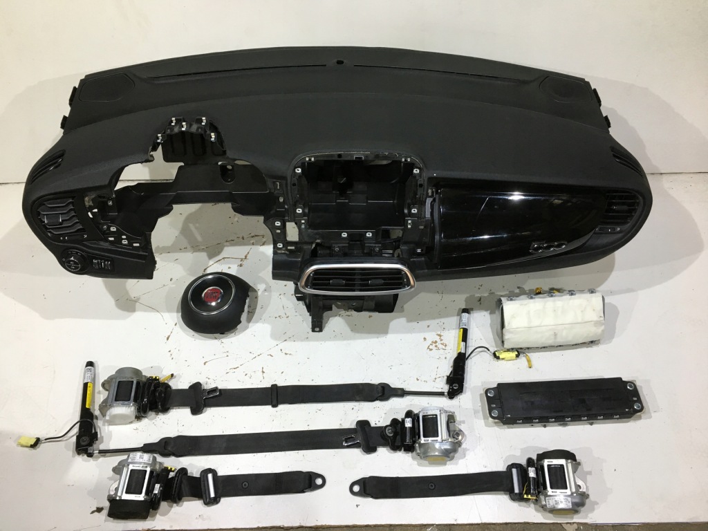 фото №1, Fiat 500 x панель приладів консоль подушка безпеки подушки безпеки ремені