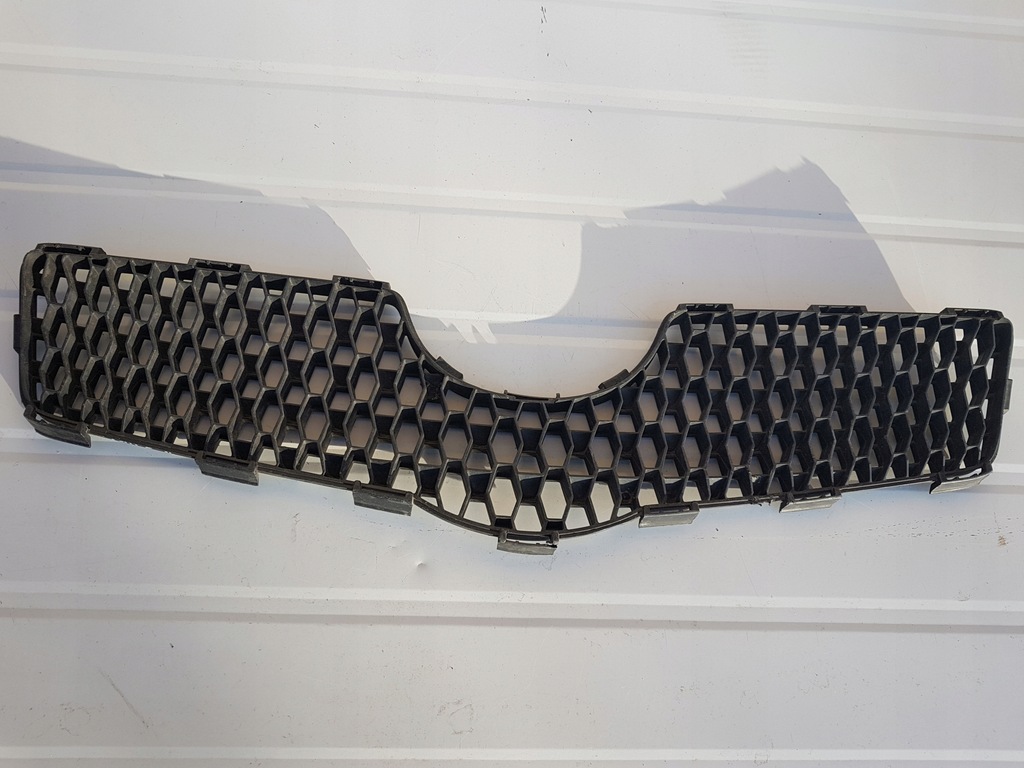 фото №4, Решётка радиатора решётка радиатора - toyota yaris ii