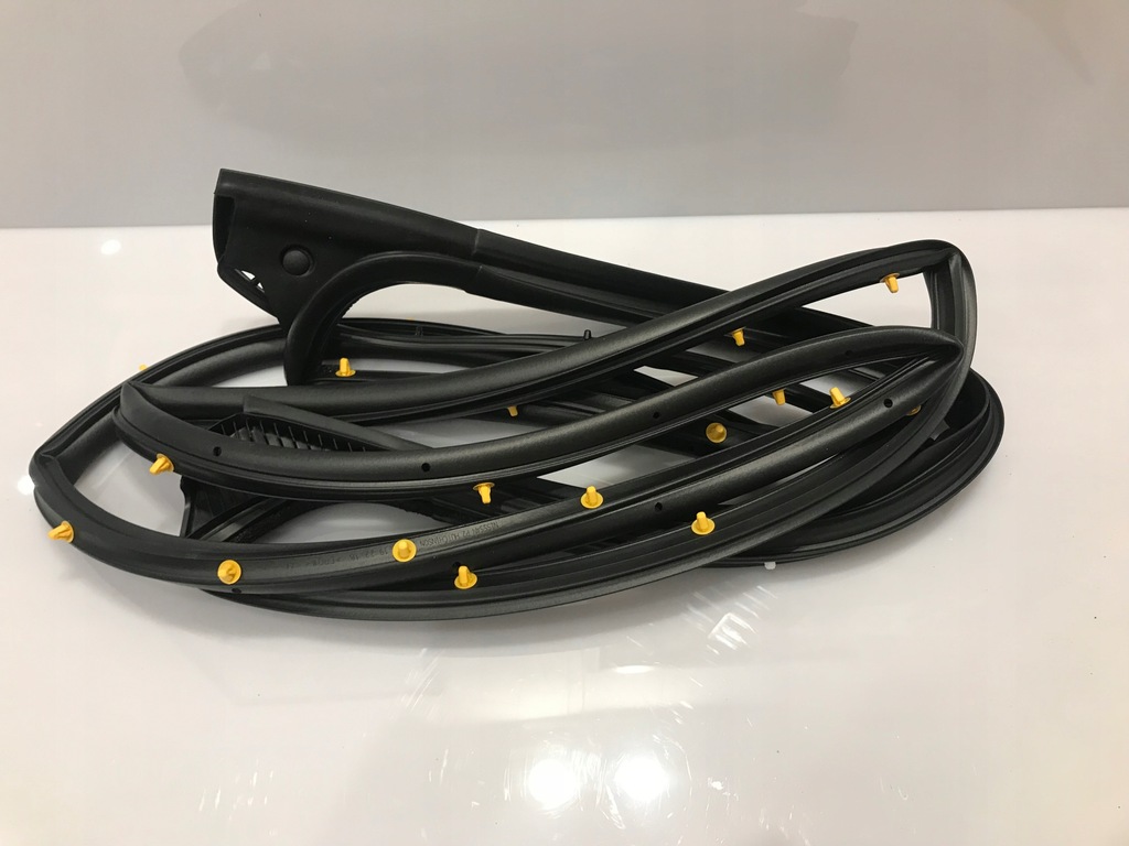 фото №1, Nissan micra k14 прокладка двері права задня 2017-